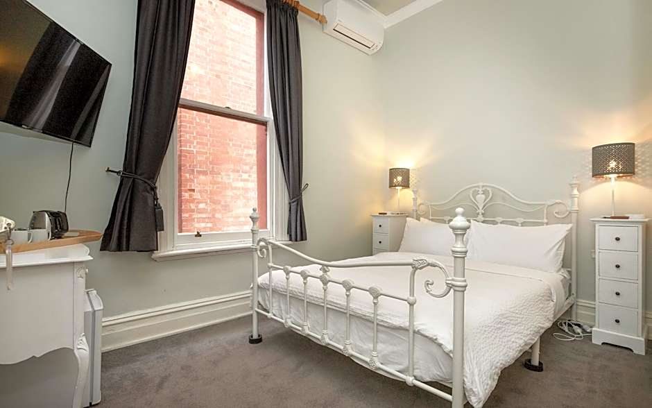 Photo 1 of 6 of Jocelyn Room