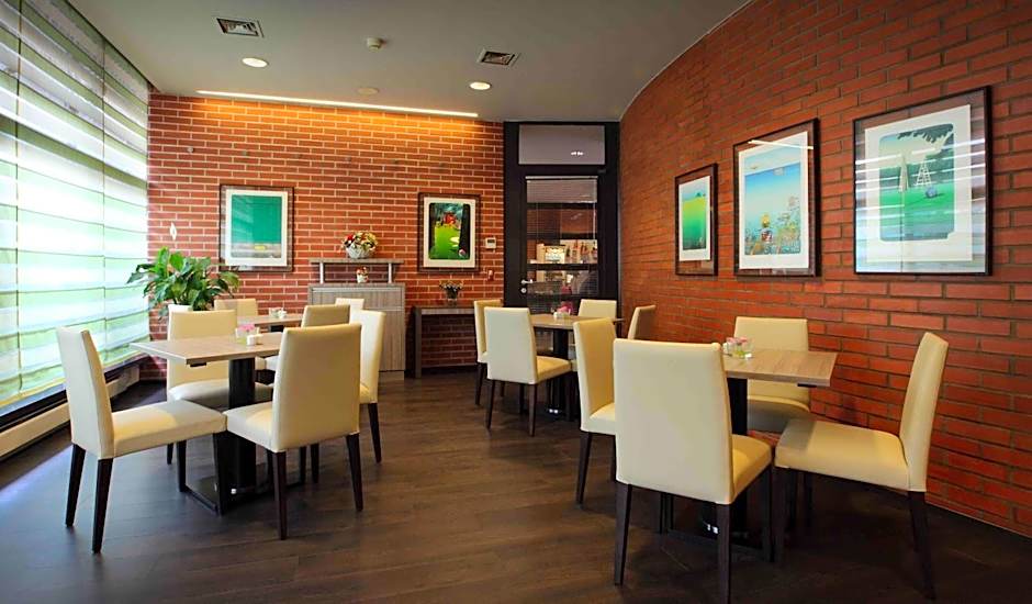Expo Hotel