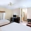 Days Inn by Wyndham Mackinaw City/Bridge