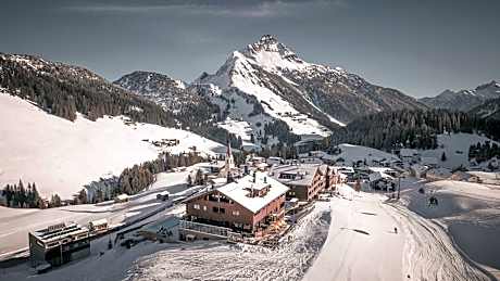 AlpenParks Hotel & Apartment Arlberg Warth mit Pool