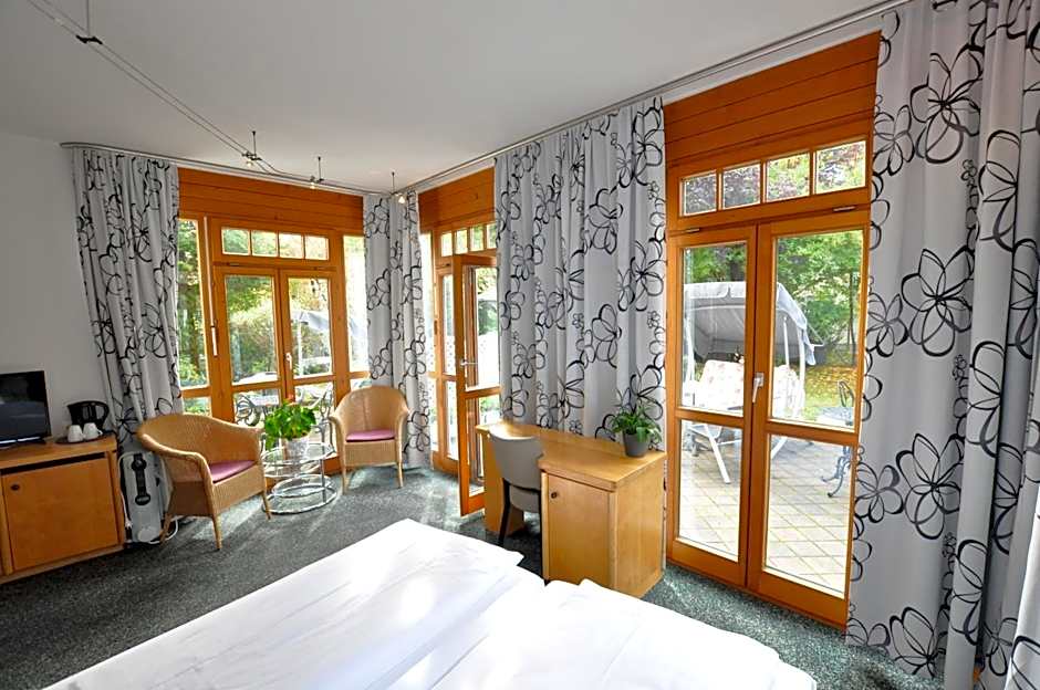 Villa Waldperlach by Blattl