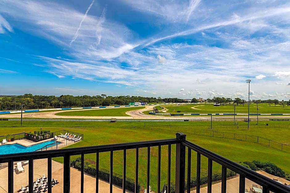 SEVEN Sebring Raceway Hotel