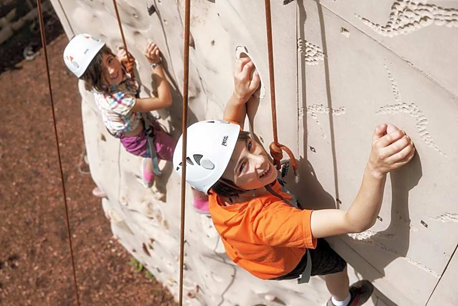 Insolites, Les Ormes, Epiniac