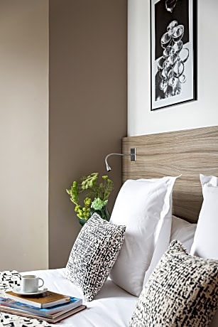 1 Queen Bed, Standard Room, Shower In Room, Design Style