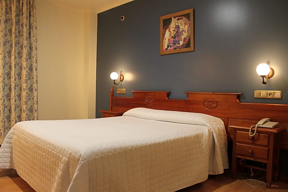 Standard 1 Double Bed or 2 Beds — 2 fotoğraftan 1. fotoğraf