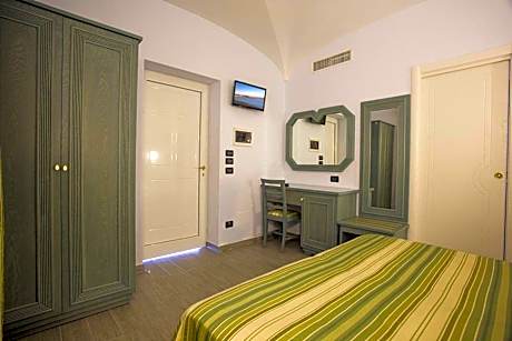 Superior Double Room with Balcony and Sea View