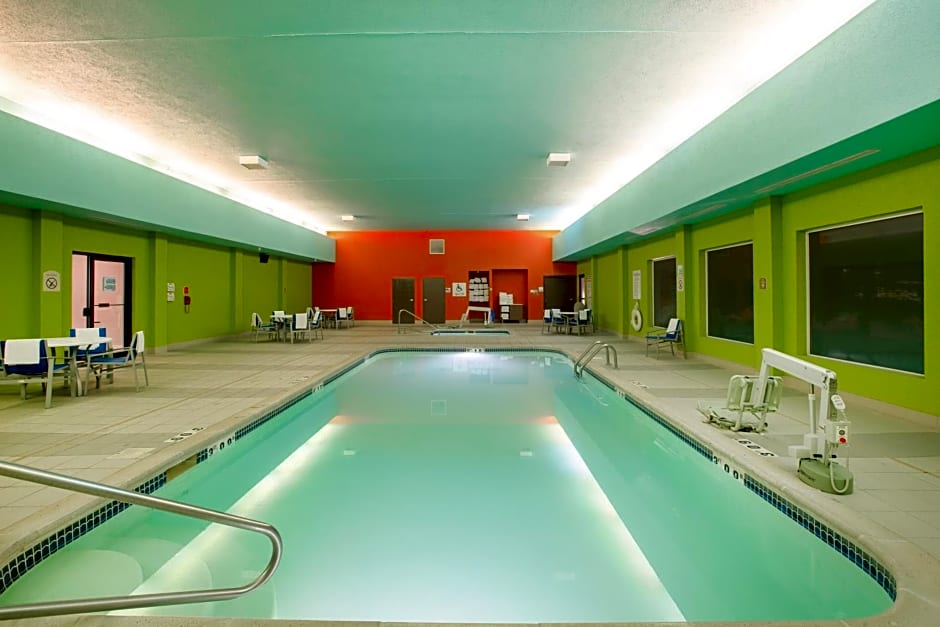 Holiday Inn Express Hotel & Suites Columbus By IHG