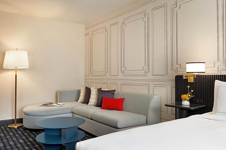 106 Jefferson Huntsville, Curio Collection by Hilton