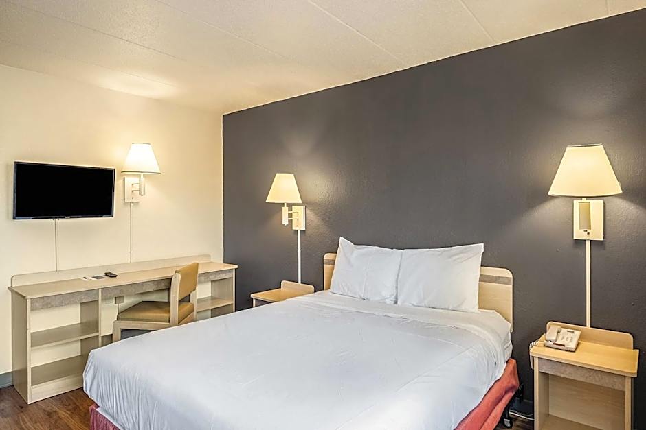 Photo 1 of 2 of 1 Double Bed, Accessible