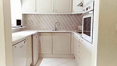 STANDARD ONE BEDROOM 1+1