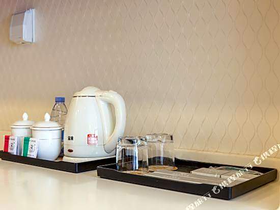 Youyou international apartment (Guangzhou Haizhu Plaza subway station private finance store)