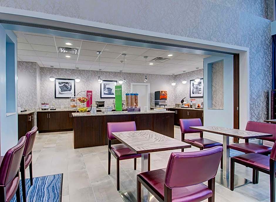 Hampton Inn & Suites Boston/Stoughton