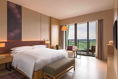 Deluxe King Room with Golf View