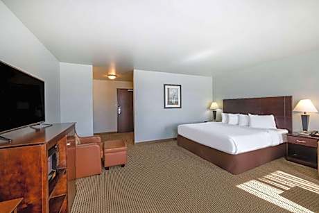 King Suite with Bathtub with Grab Bars - Mobility Accessible/Non-Smoking