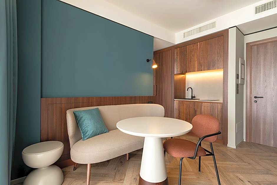 Visionair Suites & SPA-Room Only e Honesty Bar