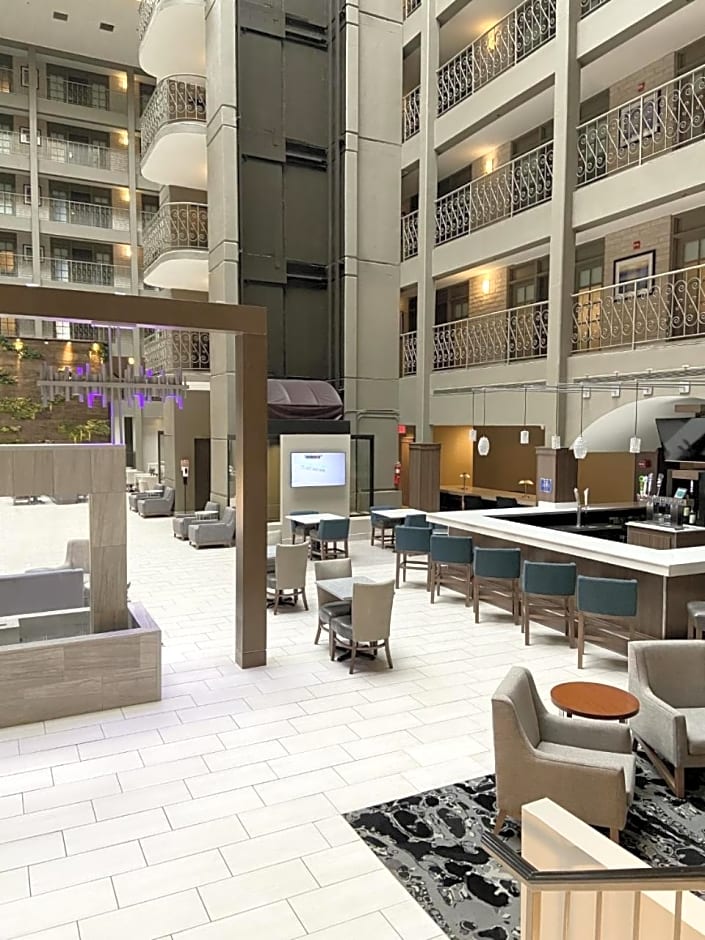 Embassy Suites by Hilton Chicago Schaumburg Woodfield