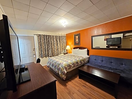 Deluxe Queen Room with Two Queen Beds with Kitchenette