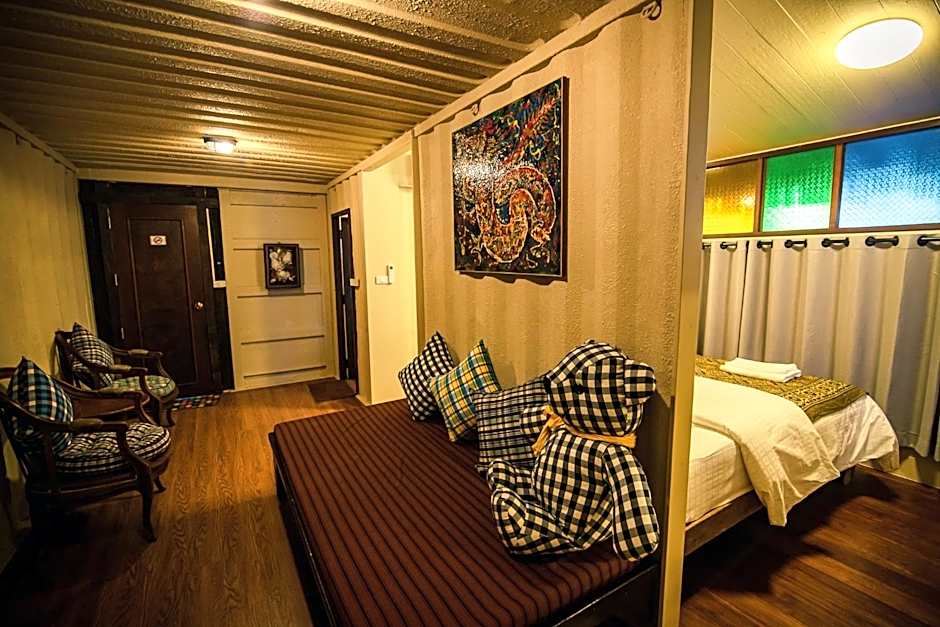 Suankaew​ art​ hostel​