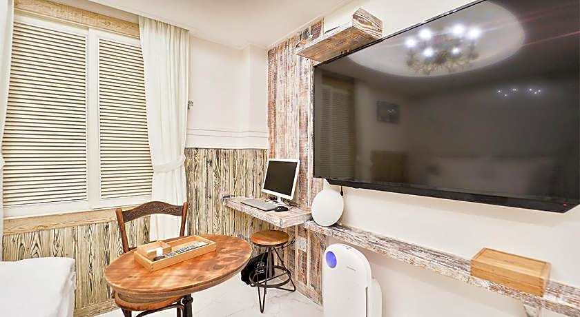 February Boutique Hotel Hwanggeum