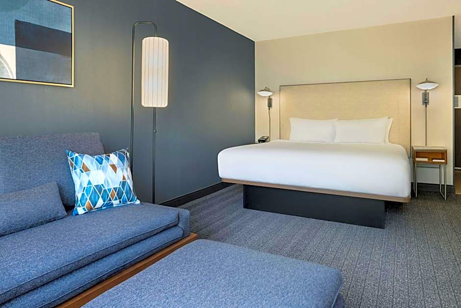 Photo 1 of 7 of 1 King Bed