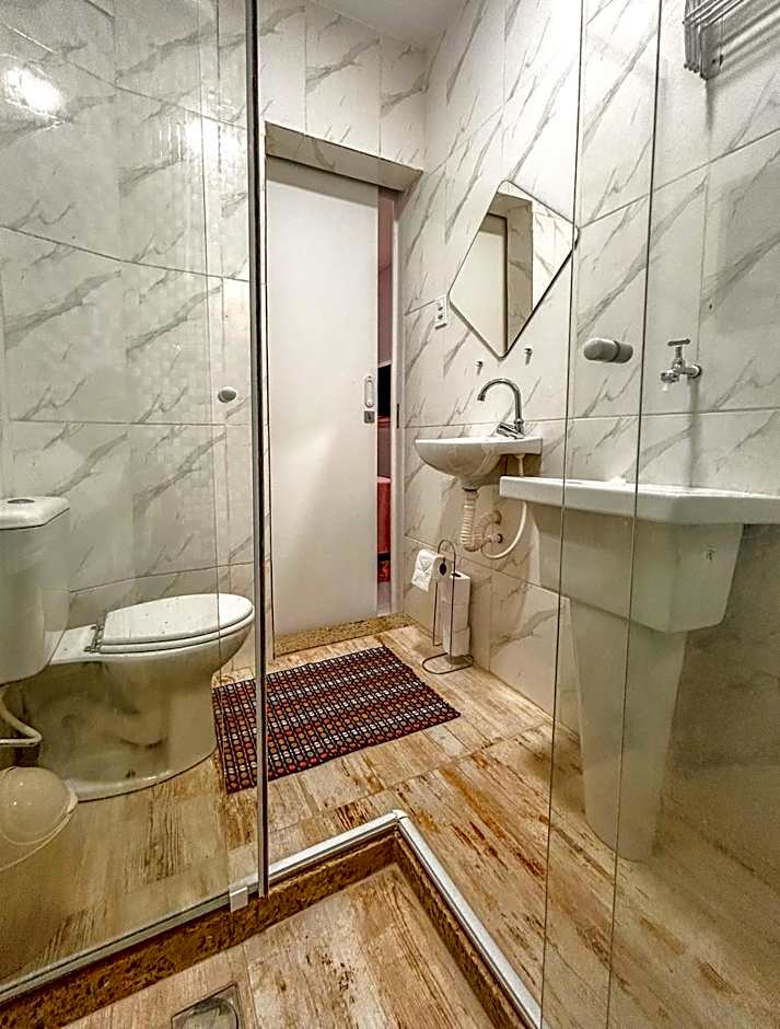 Ótimo studio c WiFi a 190m da Praia do Leme - RJ