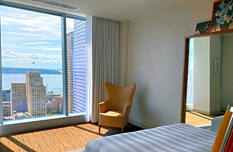 Deluxe King Room with Bay View