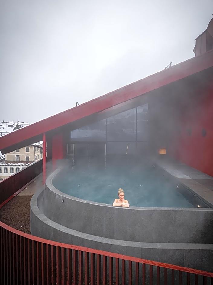 The Oswald Grand Hotel