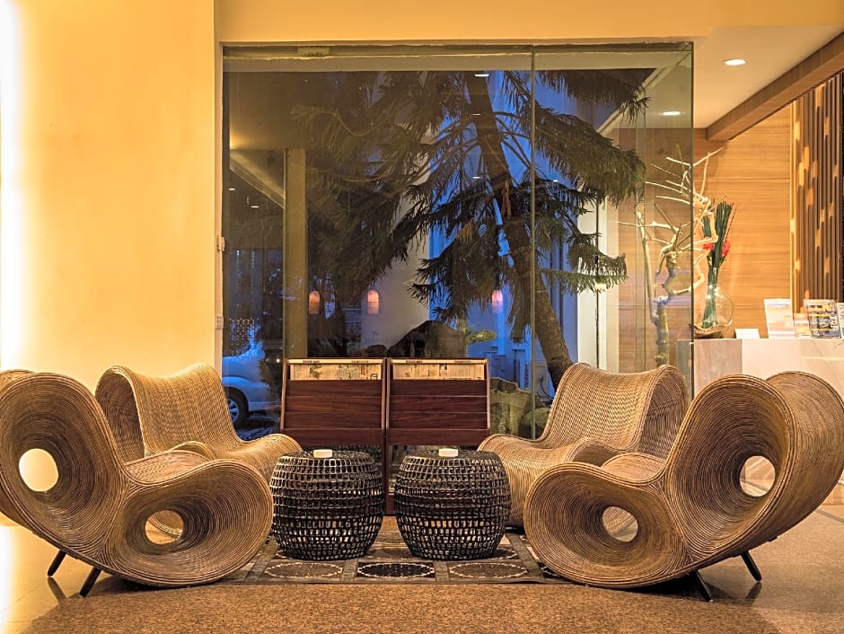 Crown Vista Batam Hotel