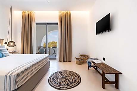 One-Bedroom Suite with Balcony & Sea view