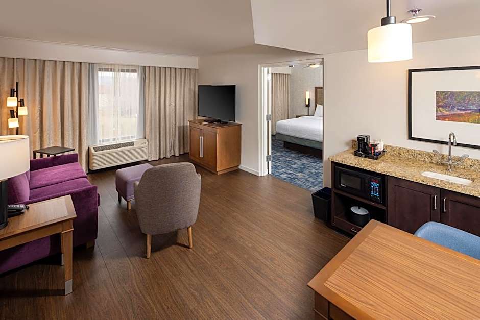 Hampton Inn & Suites Asheville Airport