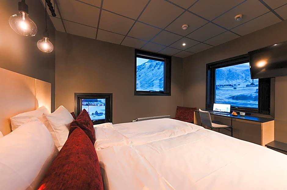 Svalbard Hotell | The Vault