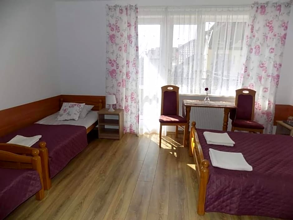 Pokoje Gościnne u MARCINA- sala zabaw, basen, melex, rowery, grill, mini dmuchaniec