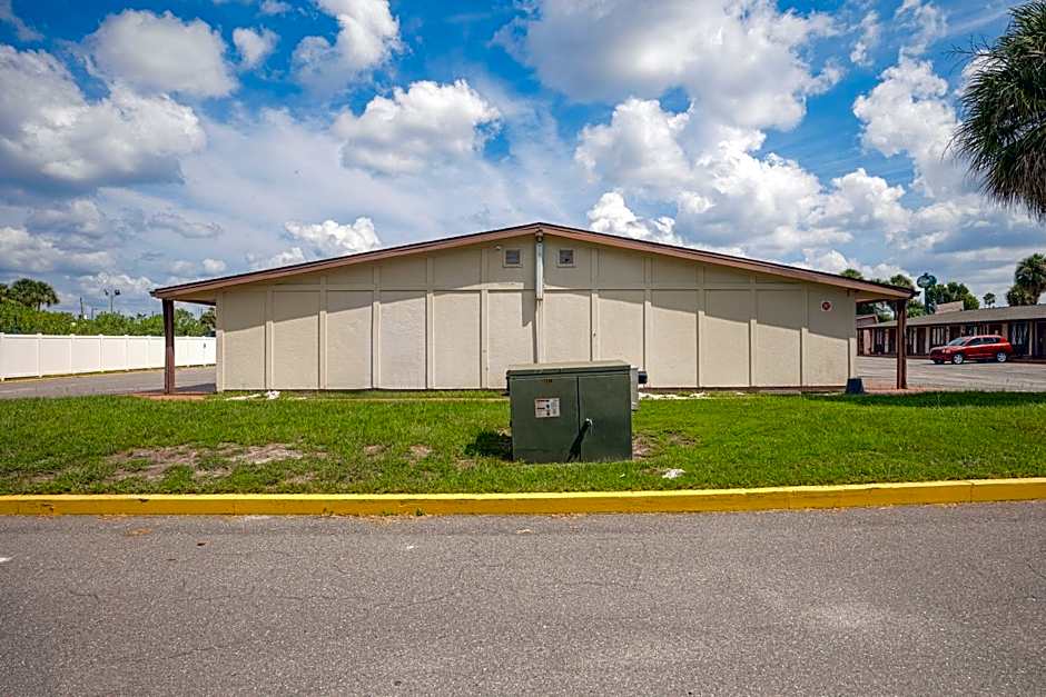 Liberty Garden Inn by OYO Kissimmee near Disney World