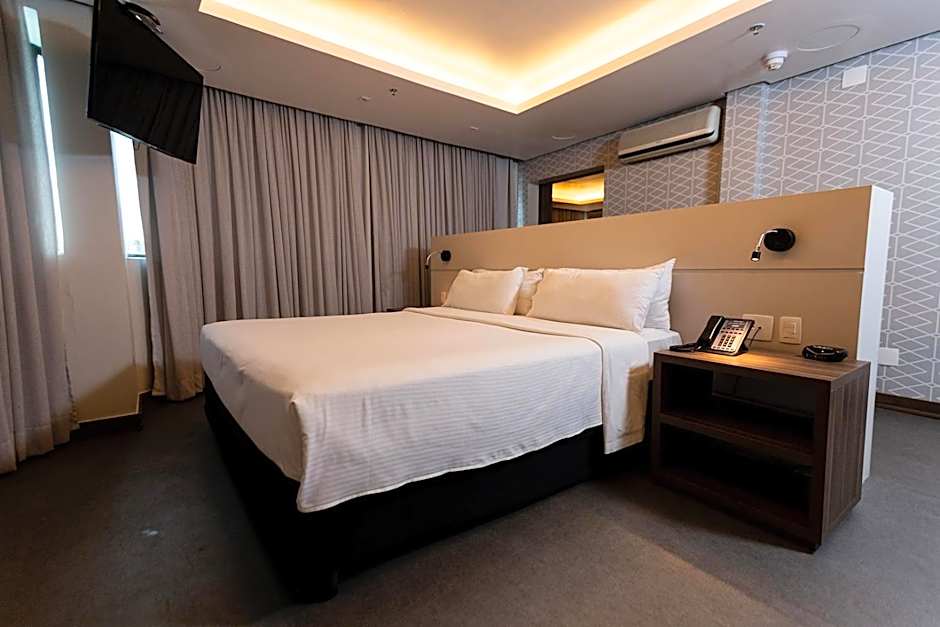Master Porto Alegre Hotel - Av Carlos Gomes, Proximo ao Consulado Americano