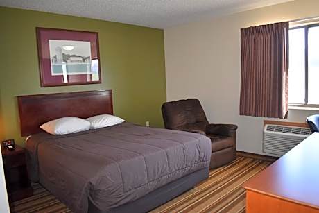 Queen Room - Disability Access - Non-Smoking