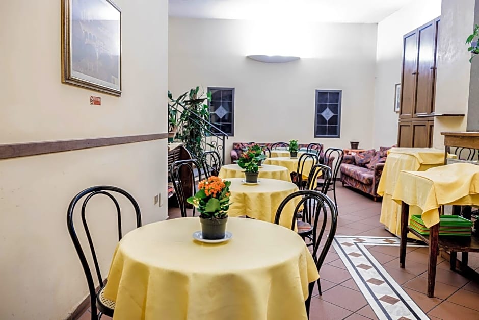 Hotel Monica