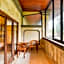 Super OYO Townhouse Oak Maxi Hotel Legian