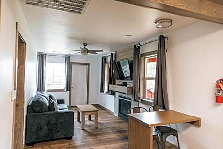 One Bedroom King Cottage with Fireplace