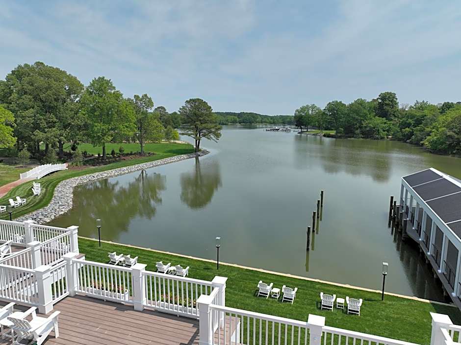 The Oaks Waterfront Hotel