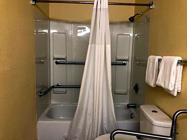 Days Inn by Wyndham Spartanburg Waccamaw