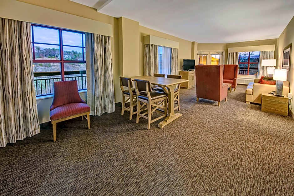Black Fox Lodge Pigeon Forge, Tapestry Collection by Hilton