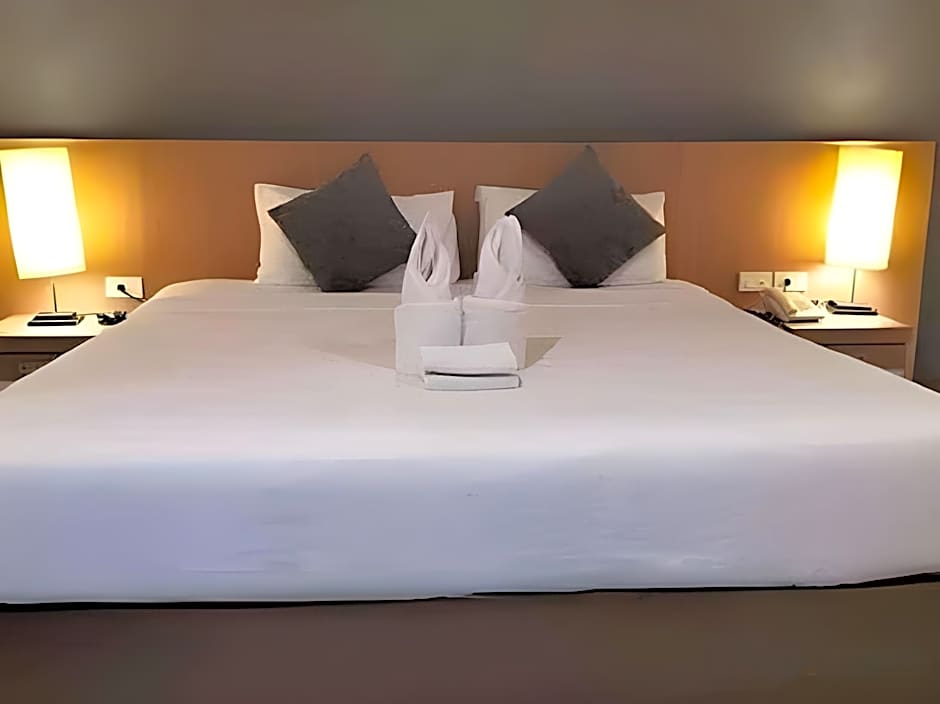 S Tara Grand Hotel