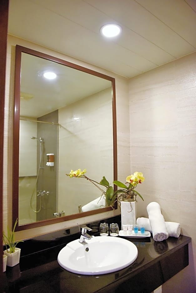 Aura One Hotel