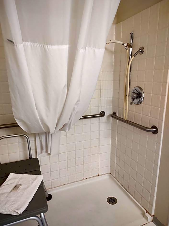 Days Inn & Suites by Wyndham Fargo 19th Ave/Airport Dome