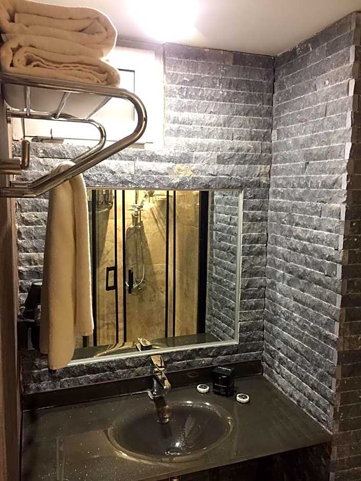 Weingart Seaside Hotel