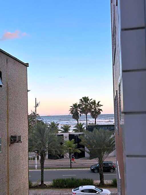 PREDIO FRENTE PRA PRAIA, COM VISTA LATERAL MAR, Apto 202