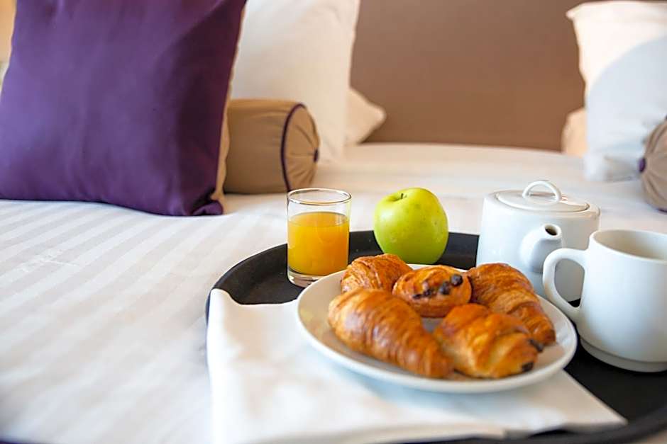 Clarion Paris CDG Airport