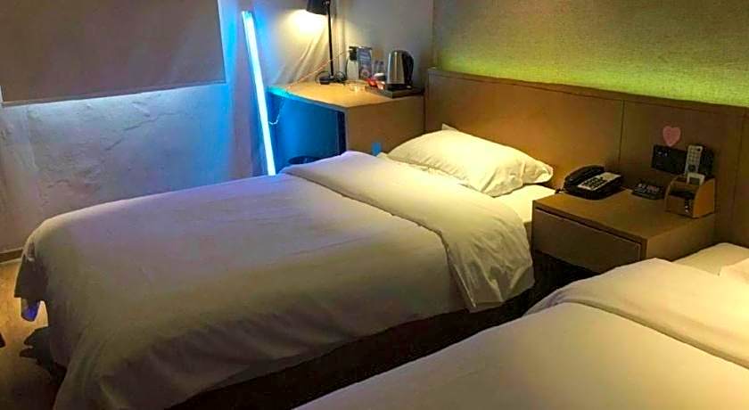V8 Ziyuangang Hotel