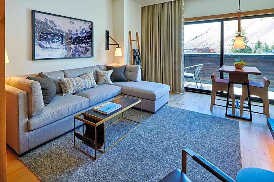 The Cloudveil, Autograph Collection