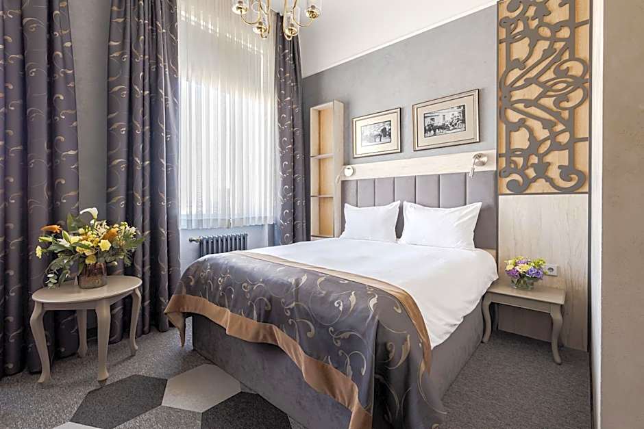 Metropole Hotel by Semarah